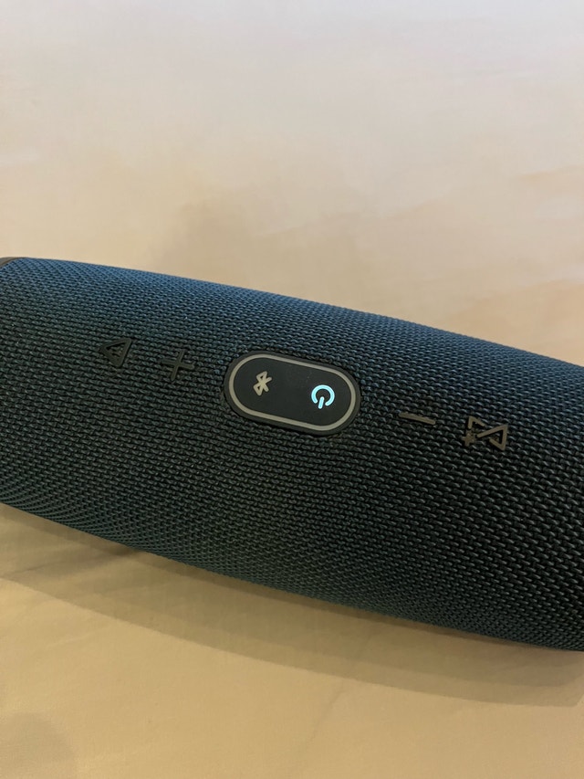 JBL Bluetooth Speaker - photo 2