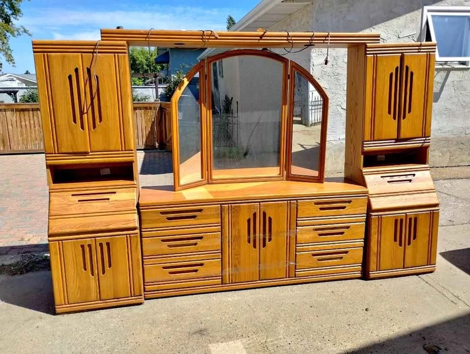 Gorgeous Vintage 10 piece King size bedroom suite