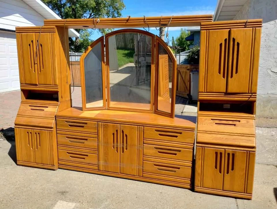 Gorgeous Vintage 10 piece King size bedroom suite - photo 2