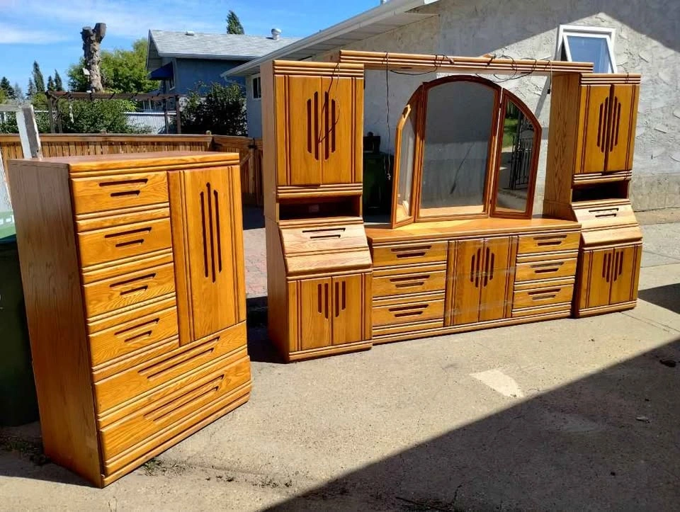 Gorgeous Vintage 10 piece King size bedroom suite - photo 5