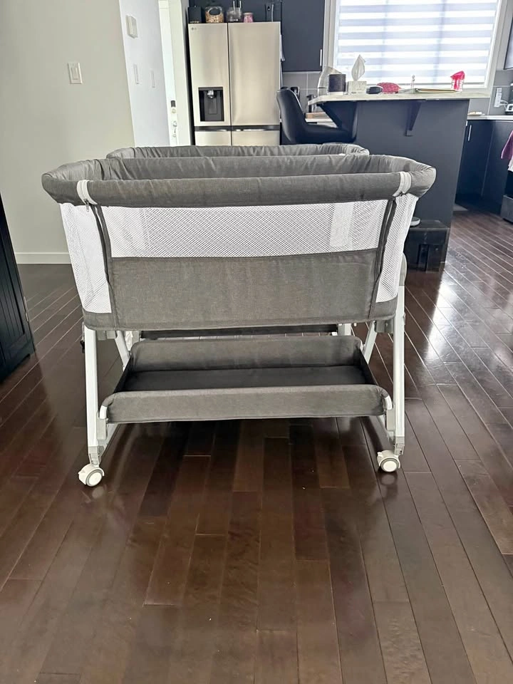 Baby bedside bassinet