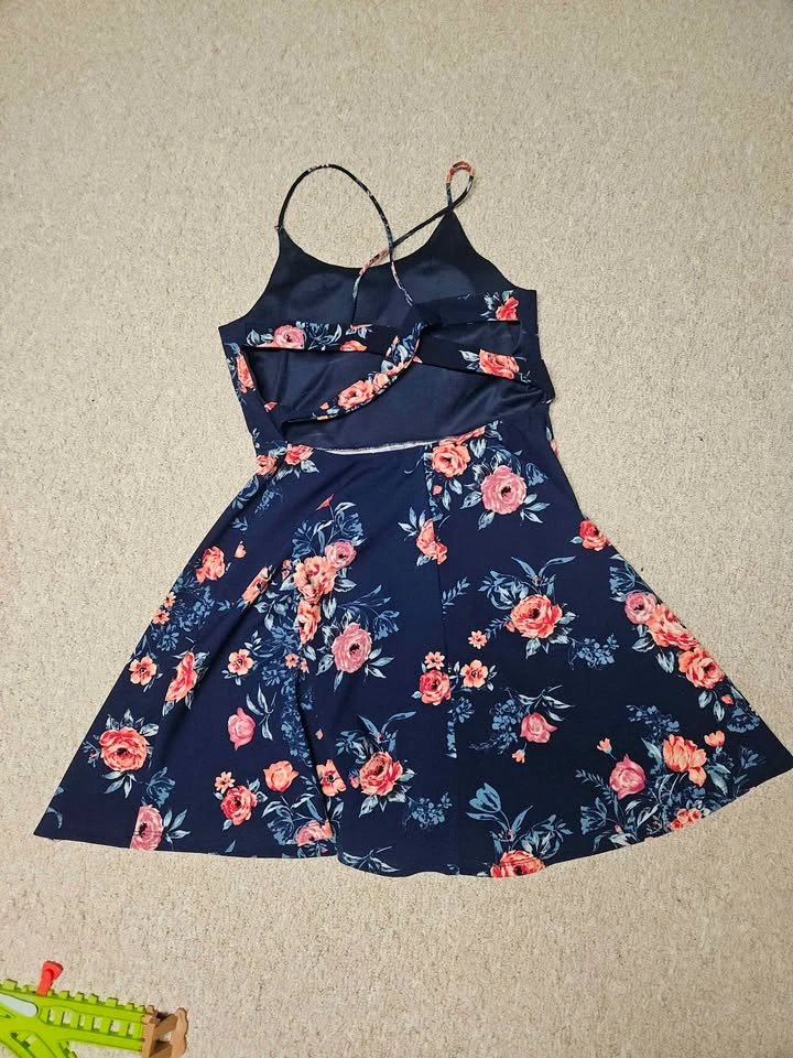 Summer Dress - Size medium - photo 2