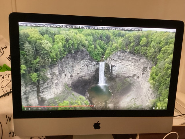 iMac 21.5-inch, i5, 8GB RAM, 480GB Flash Storage with keyboard - photo 2