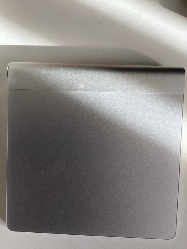 Apple Magic Trackpad 1st generation - photo 2