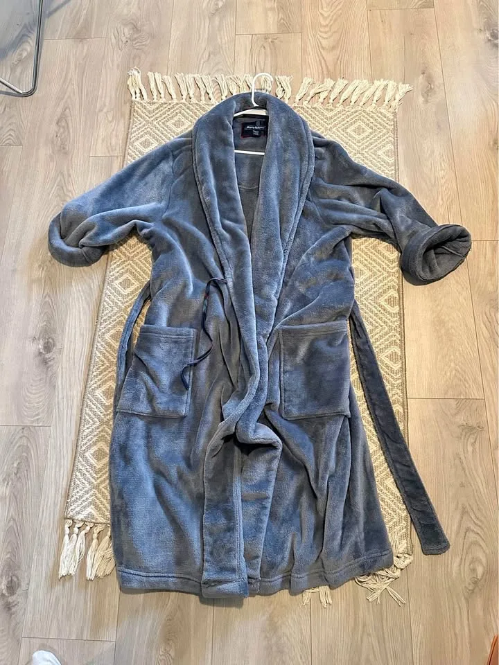 Tommy Bahama robe thumbnail