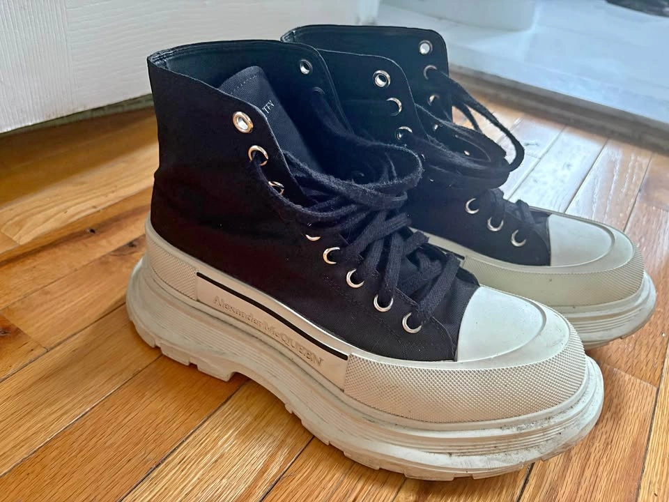 ALEXANDER MQUEEN TREAD BOOT SZ 43