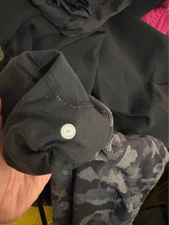 lululemon joggers size 6 - photo 3