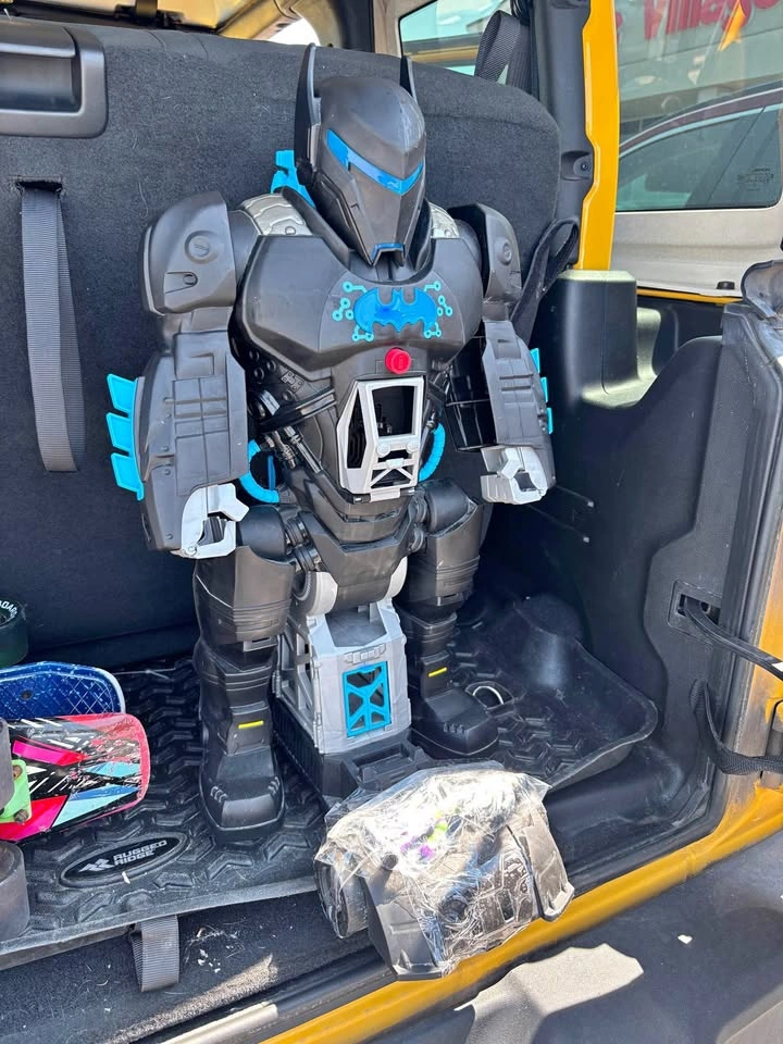 Imaginext Batman Transforming Batbot - As is, 2 figures included
