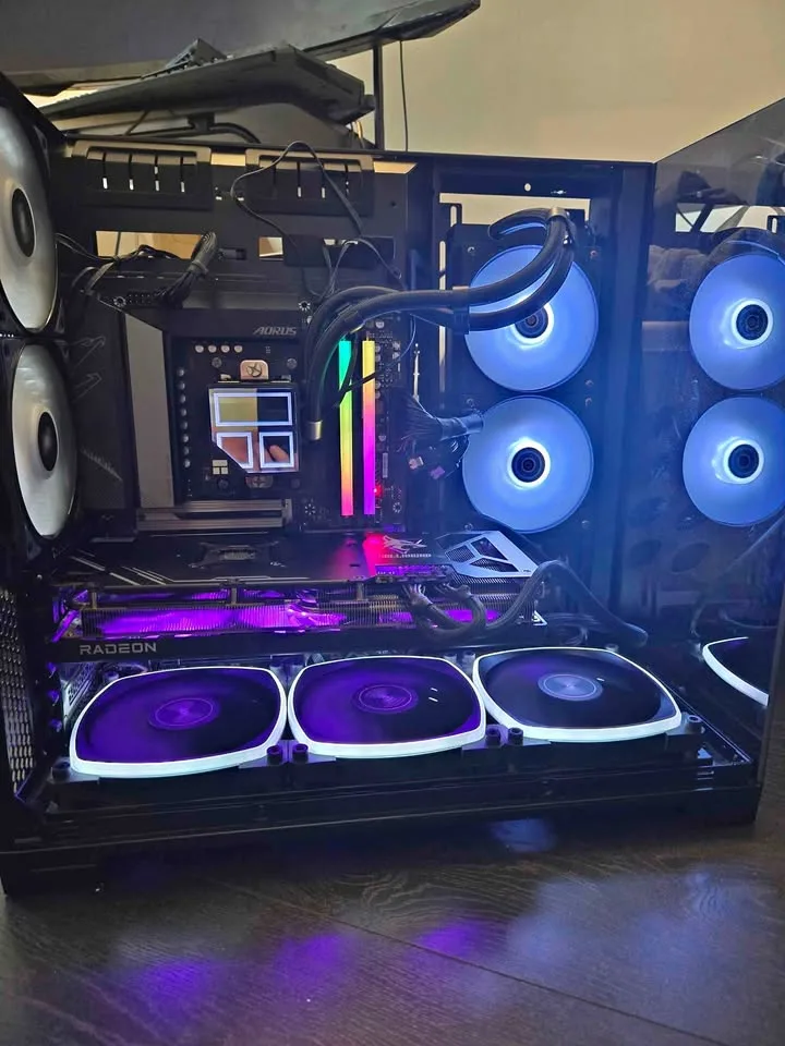 Radeon 7800xt+ r7 7700x lianli o11 vision gaming pc