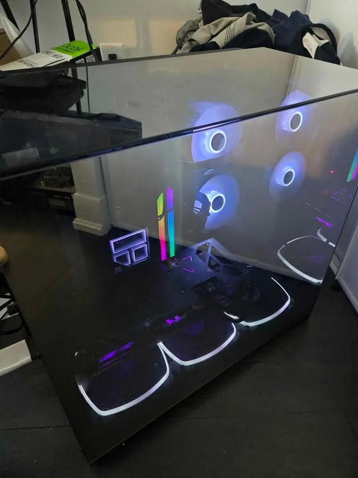 Radeon 7800xt+ r7 7700x lianli o11 vision gaming pc image indicator(2)