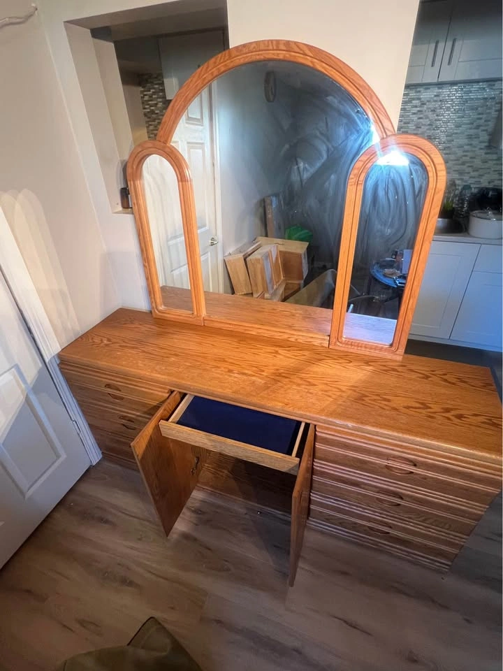 Mirror and dresser - photo 2