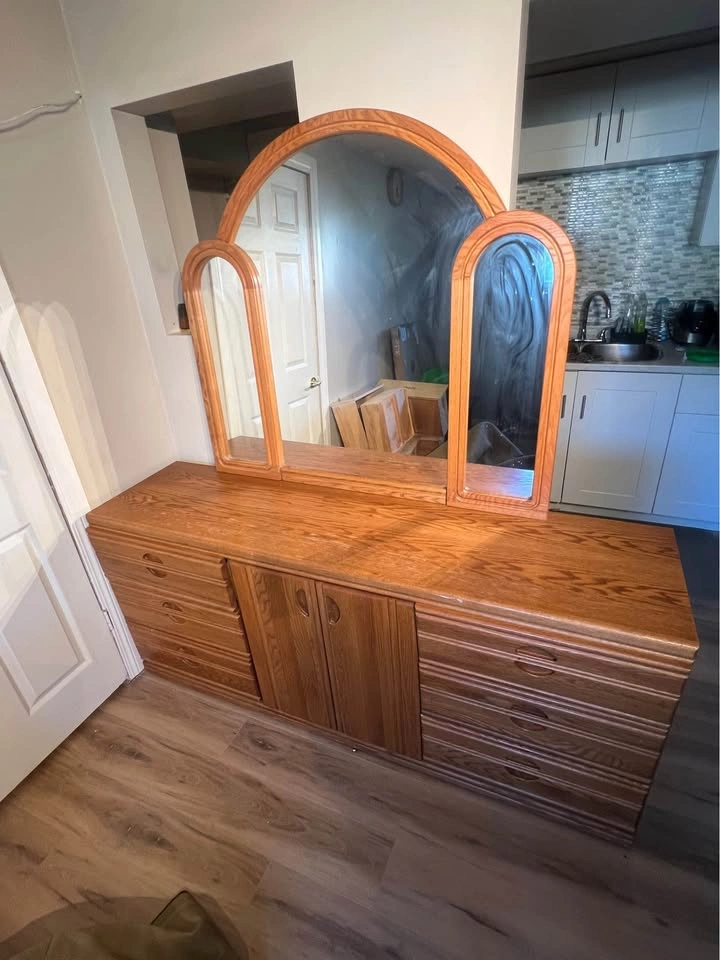 Mirror and dresser - photo 3
