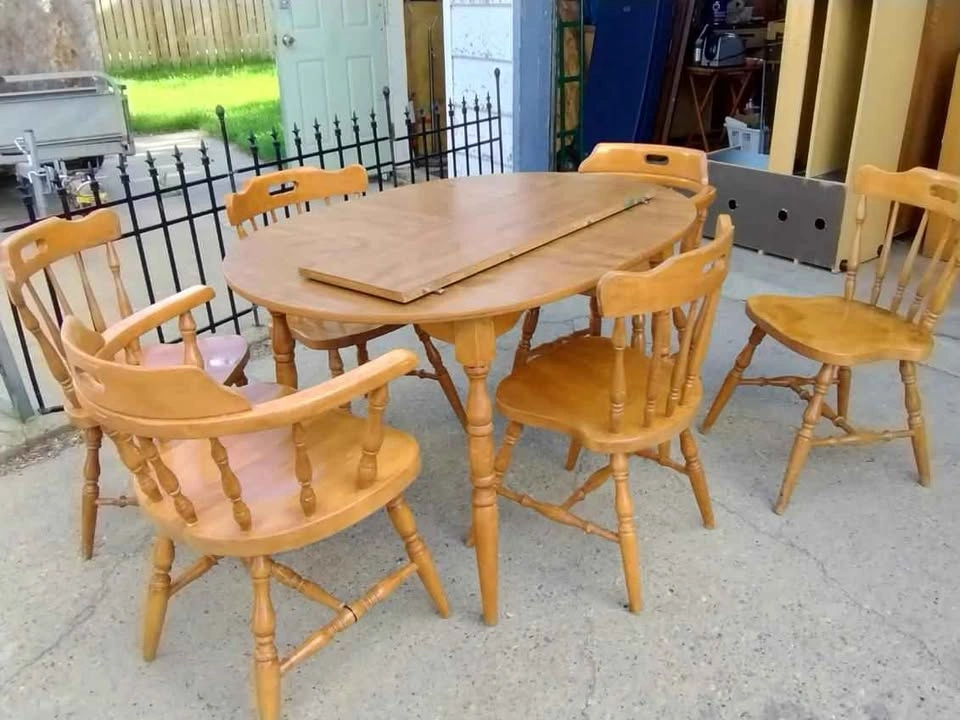 Excellent condition retro oak table and chairs - photo 4