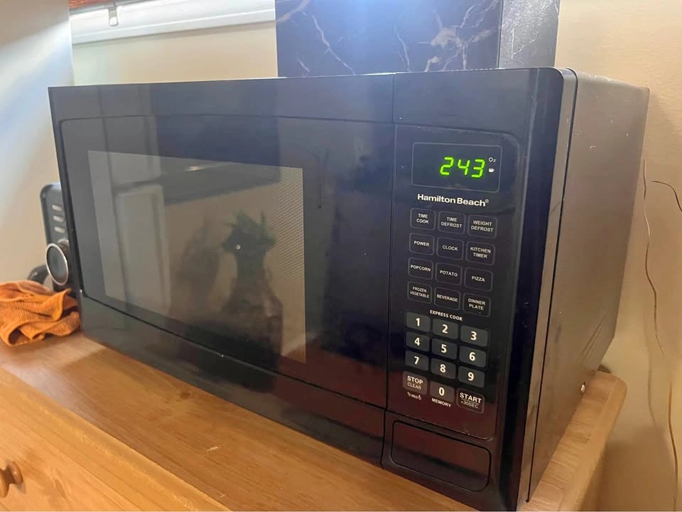 Hamilton beach microwave black