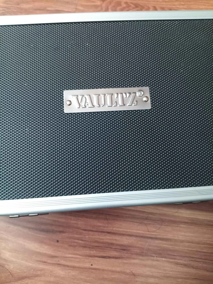 Vaultz Locking Security Box with Key - photo 5