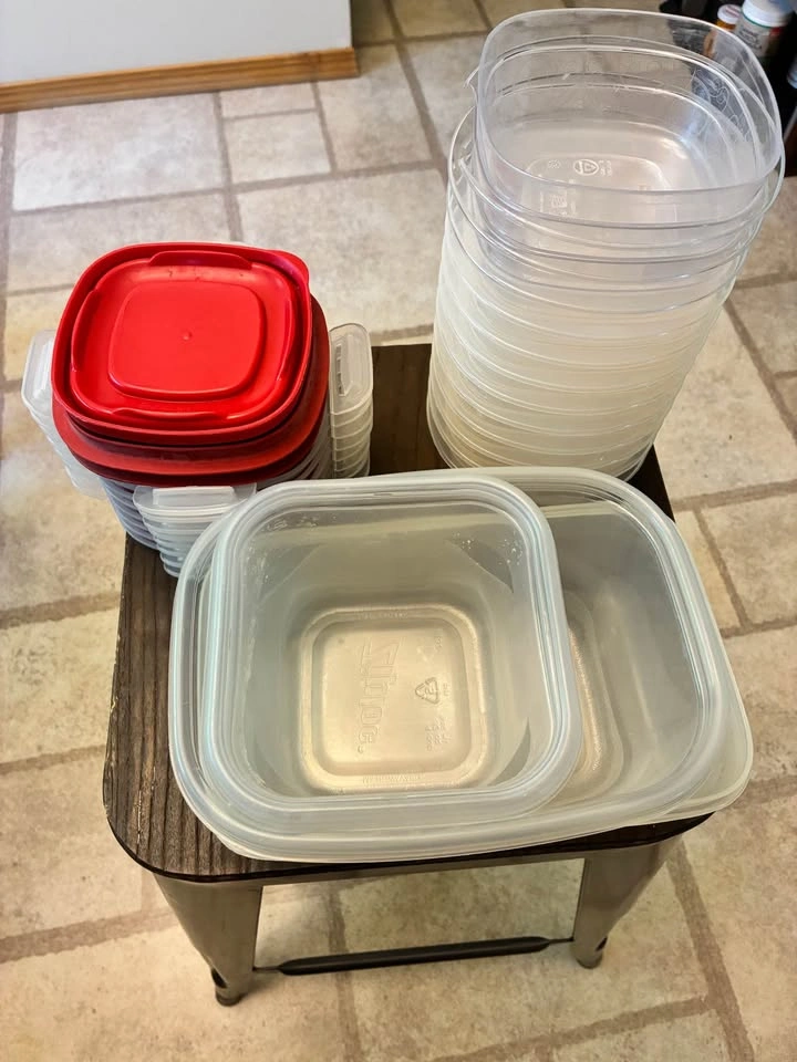 Plastic Food Storage Container Set - photo 2