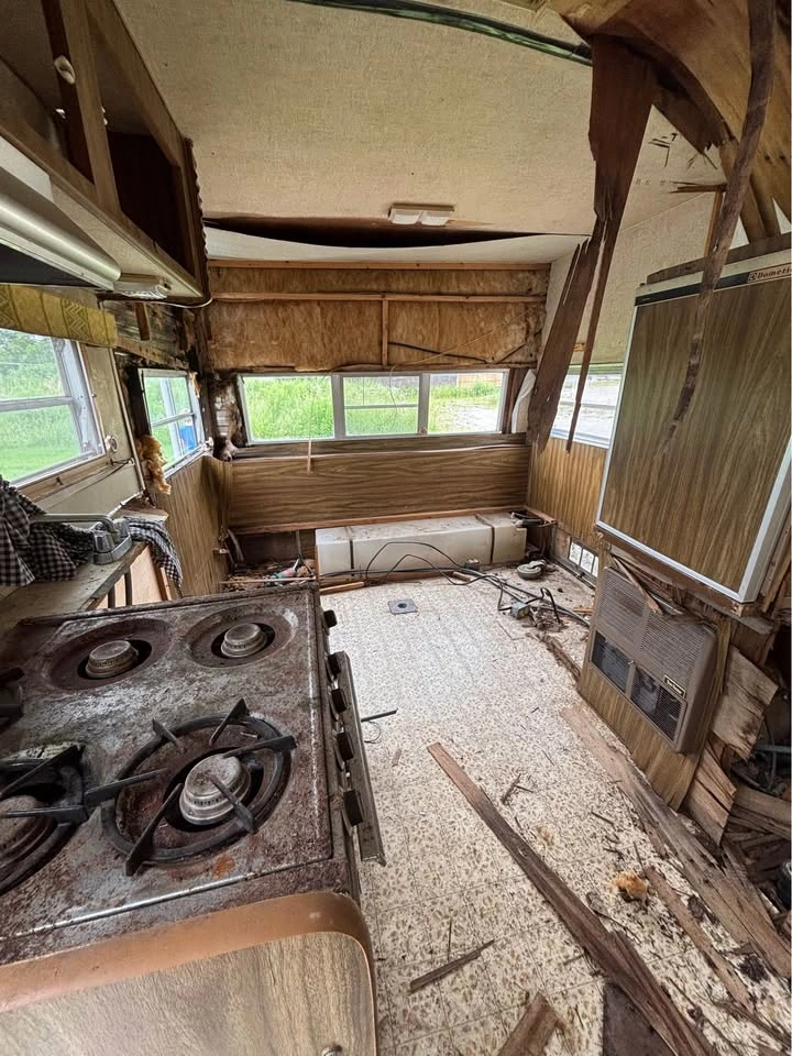Vintage camper trailer - photo 5