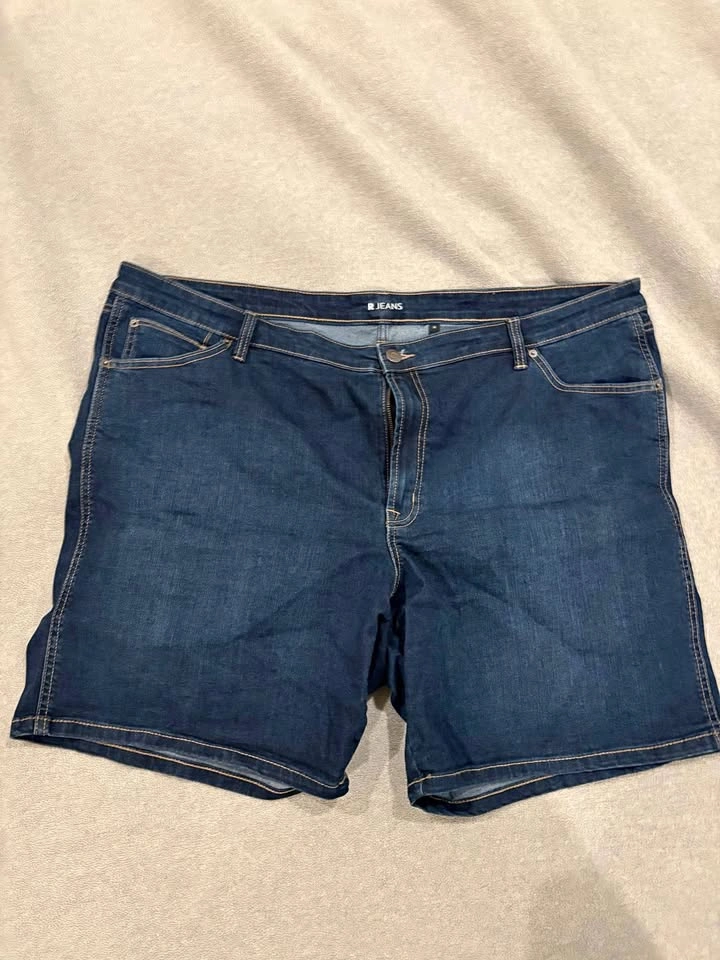 EEUC Reitmans Denim Shorts - Size 38