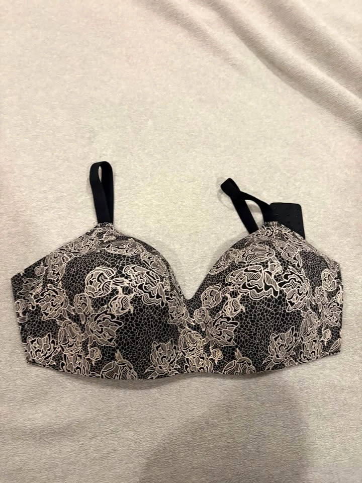 Worn 1 time EEUC WingWoman Contour Bra - Size 42F
