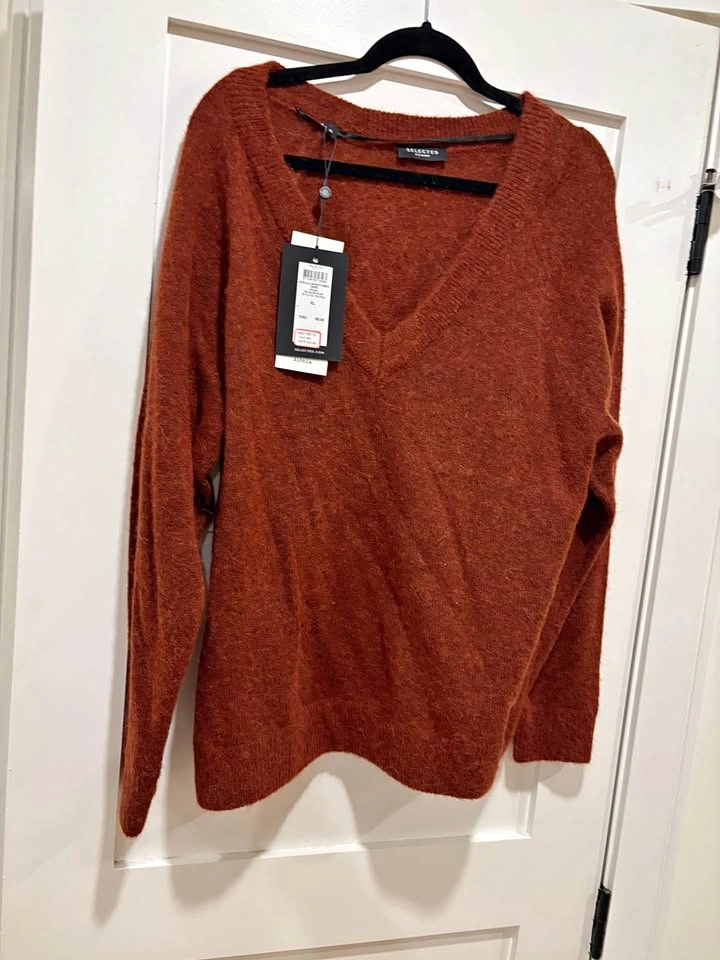 BNWT alpaca sweater - size XL