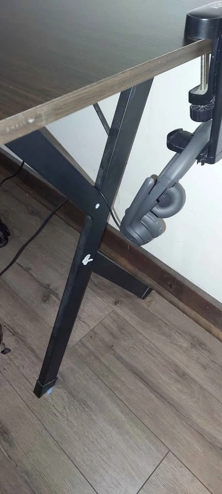 L-Shaped Desk - photo 2
