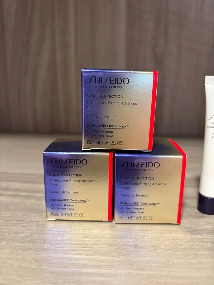 NEW Shiseido Vital Perfection Luxury Skincare Set - photo 2