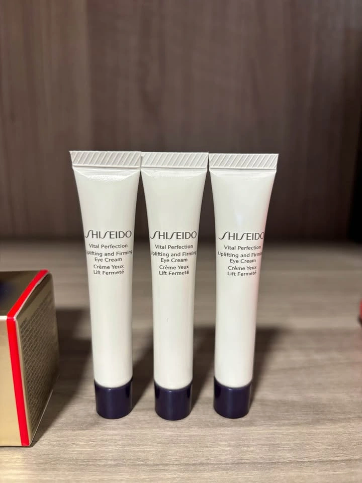 NEW Shiseido Vital Perfection Luxury Skincare Set - photo 3