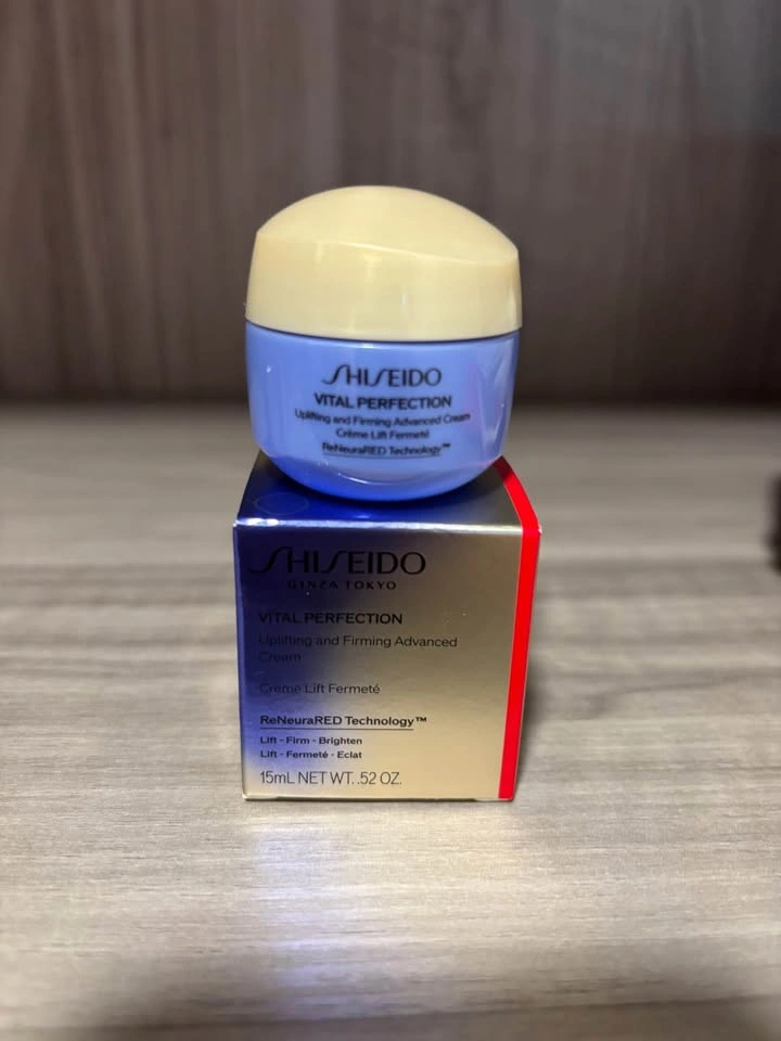 NEW Shiseido Vital Perfection Luxury Skincare Set - photo 4