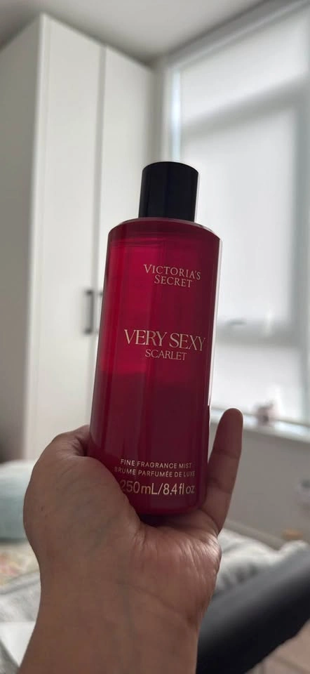 Victoria's Secret Very Sexy Scarlet Fine Fragrance Mist - photo 5