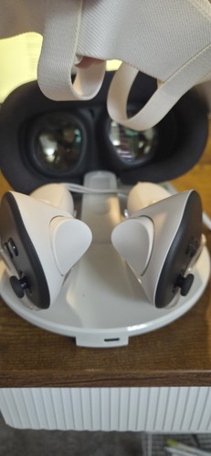Meta Quest 3 All in one VR Headset with hard shell case 512GB - photo 4