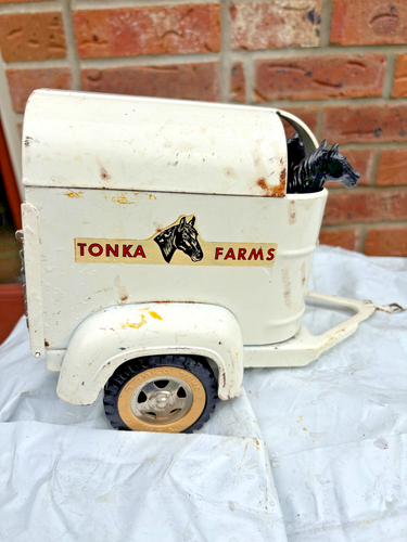 Vintage 1960's Tonka Farms Horse Trailer With 2 Horses Original
