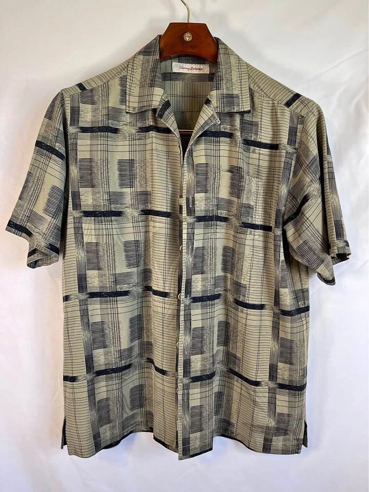 Tommy Bahama 100% Silk Short Sleeve Camp Shirt Size Medium