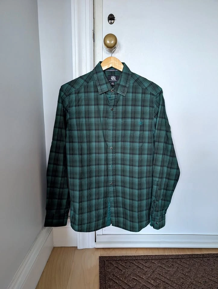 Rock & Republic Men's Casual Plaid Button-down shirt (Small)