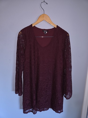 Women's Burgundy Lace Long-Sleeved Dress
