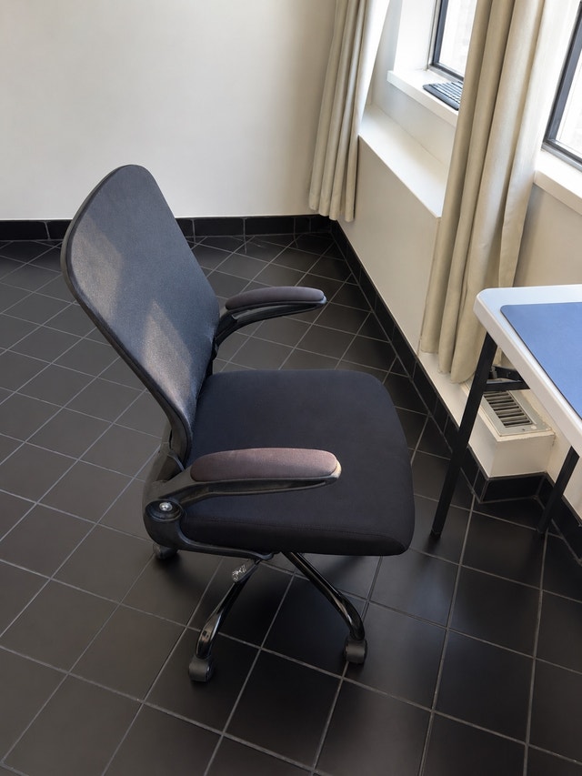 Ergonomic Office Chair - Adjustable Lumbar & Mesh Back - photo 3