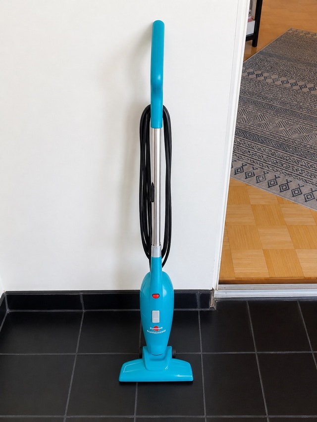 Bissell Featherweight 3-in-1 Stick Vacuum – Excellent Condition - photo 2