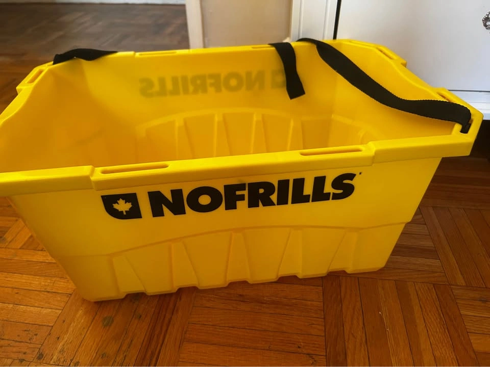 No Frills yellow shopping basket and 2 bags - photo 2