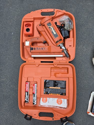 Paslode Impulse IM250 Gas Brad Nailer Kit w/ Case Fuel Cells Cha