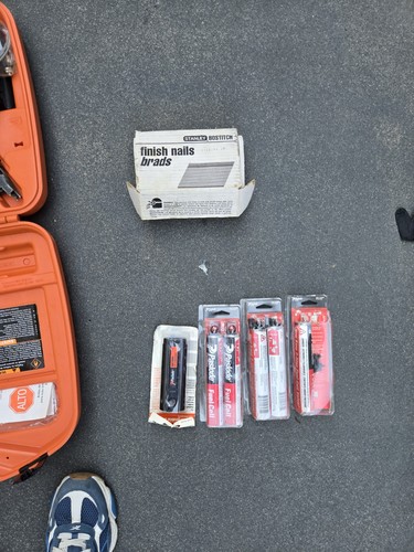 Paslode Impulse IM250 Gas Brad Nailer Kit w/ Case Fuel Cells Cha - photo 2
