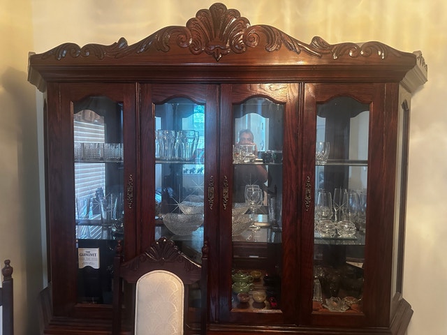 Wooden Dining Table with 8 Chairs and Matching Hutch - photo 3