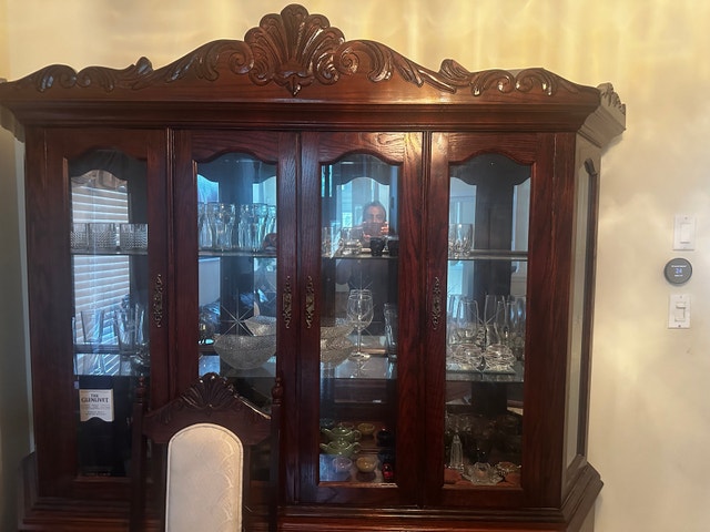 Wooden Dining Table with 8 Chairs and Matching Hutch - photo 4