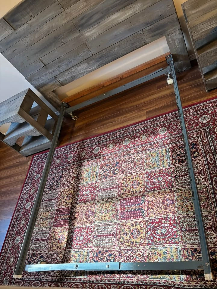 Handcrafted Bed Set - photo 3