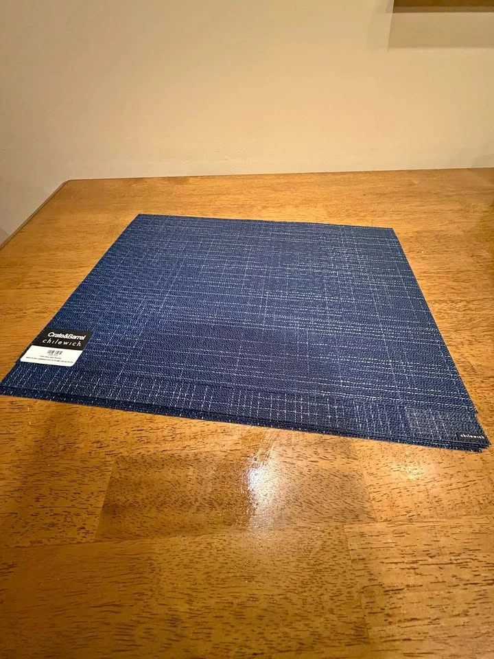 8x Crate and Barrel Chilewich placemats - Navy - brand new