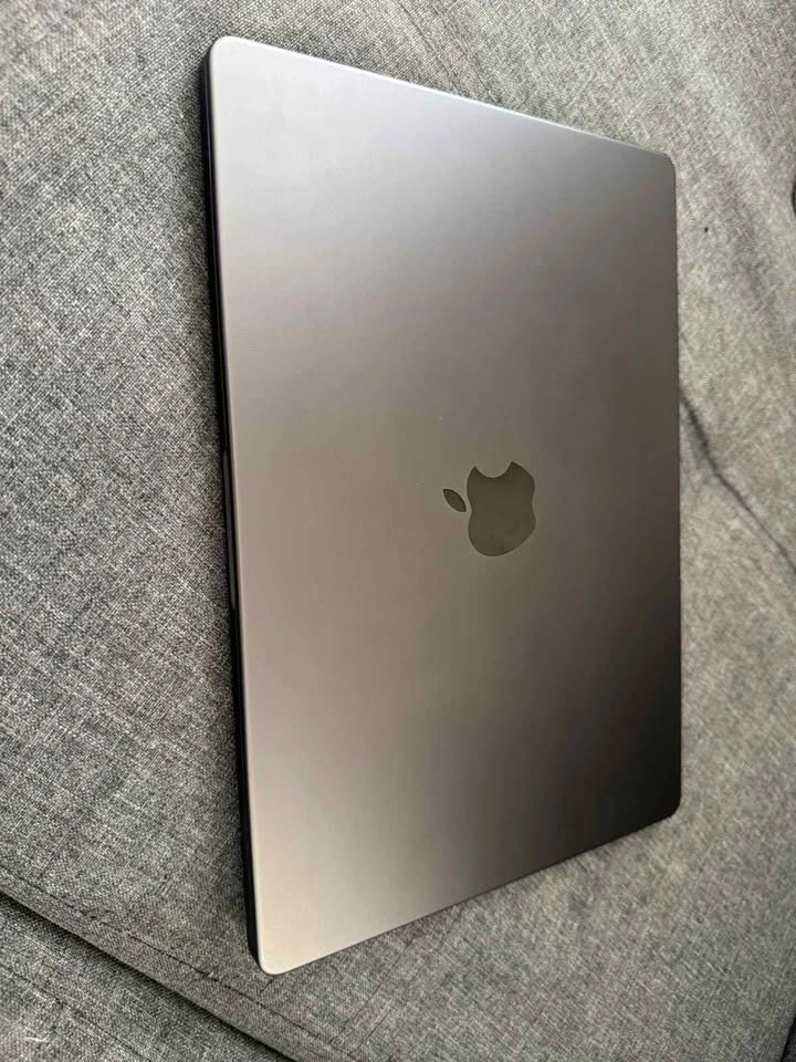 14" MacBook Pro M3 Pro (Late 2023) - photo 2
