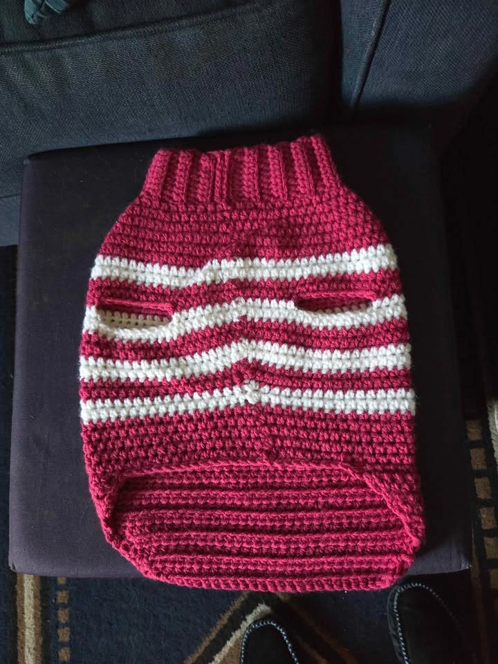 Dog sweater 20" circumference x 14" long - photo 2