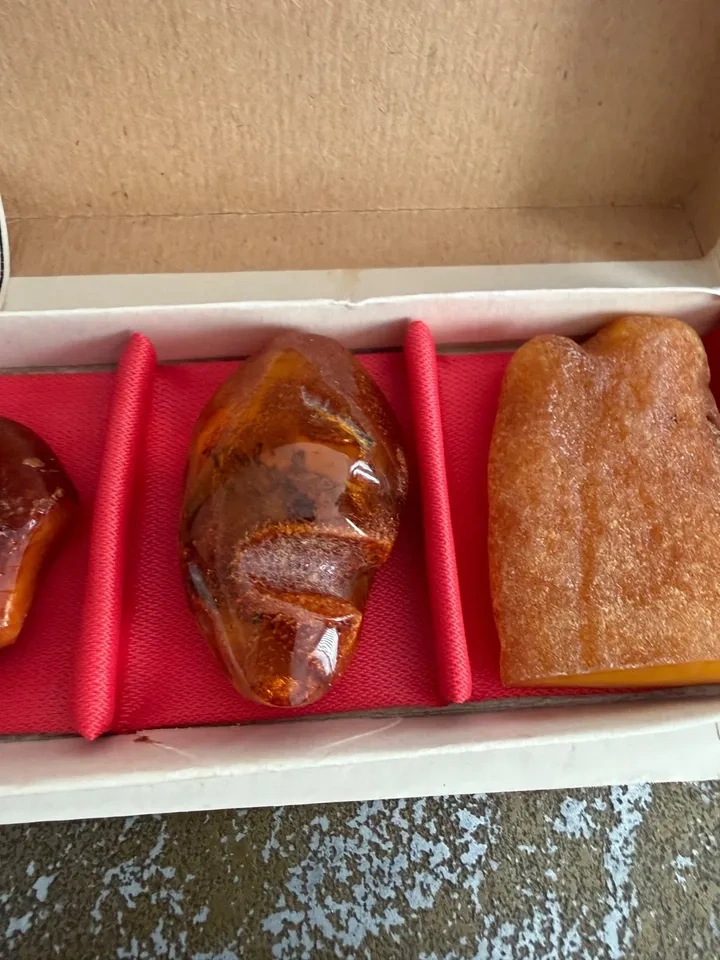 Vintage USSR Kaliningrad Souvenir Amber Stone Set Original Box - photo 5