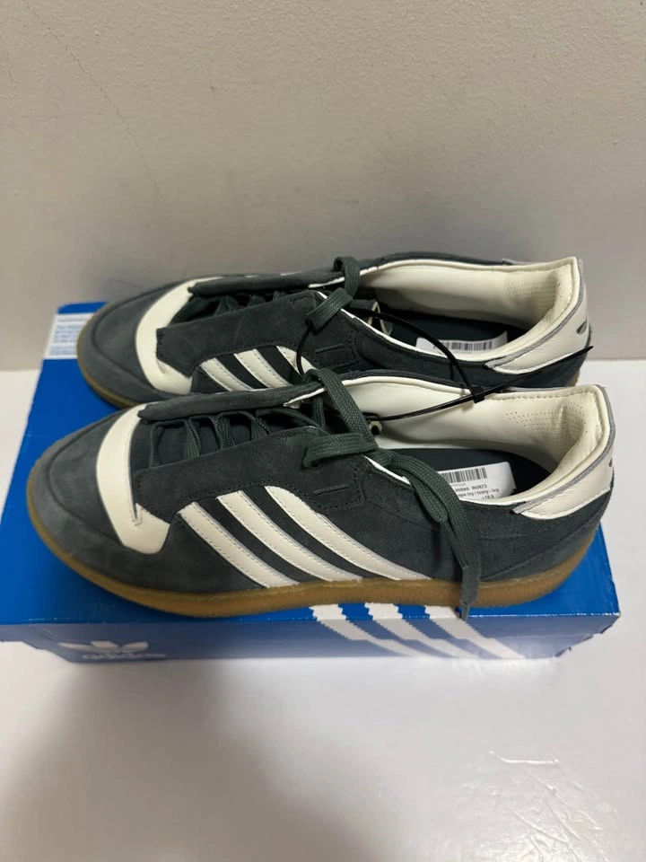 Men Adidas Suede Shoes Size 10.5 US - Never Worn - photo 2