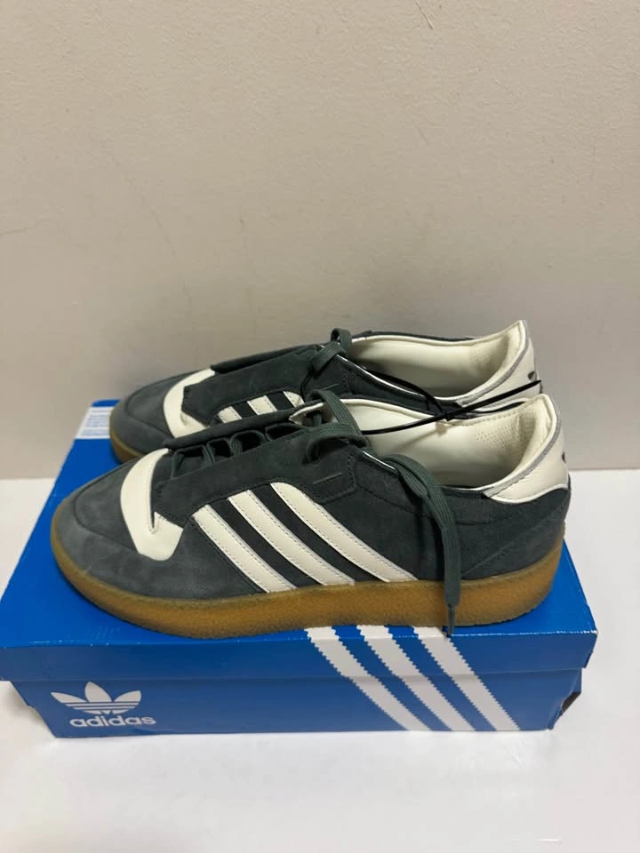 Men Adidas Suede Shoes Size 10.5 US - Never Worn - photo 3