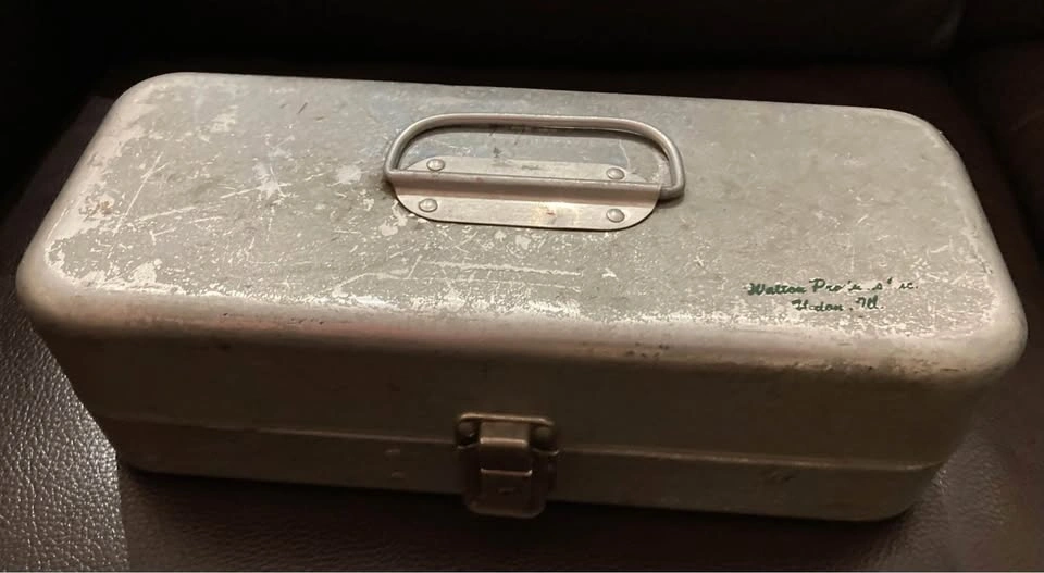 Vintage Metal Tackle Box & Lures - photo 3