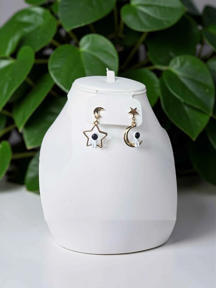 Astronaut Moon & Star Mismatched Earrings – Cute Space Theme Gif - photo 3
